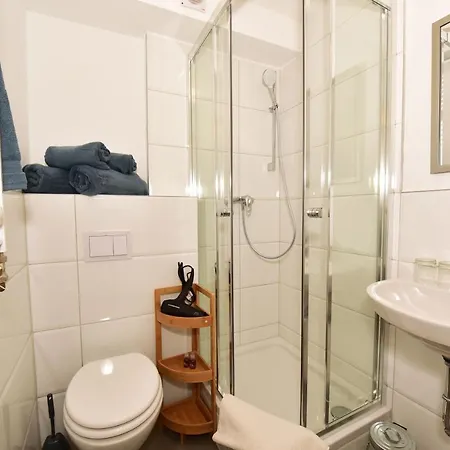 לינה וארוחת בוקר 1a Gaestehaus Am Hafen