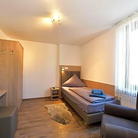 1a Gaestehaus Am Hafen Bed & Breakfast *